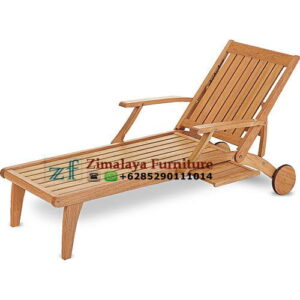 Kursi Santai Pinggir Pantai