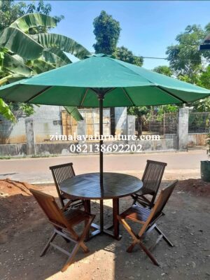 Meja Payung Taman Kolam Renang